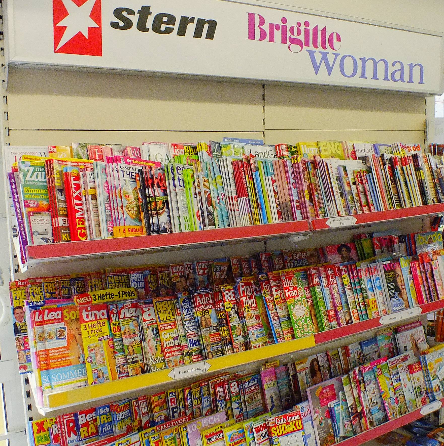 Zeitungen, Zeitschriften, Bücher, DVDs, Sammelsticker